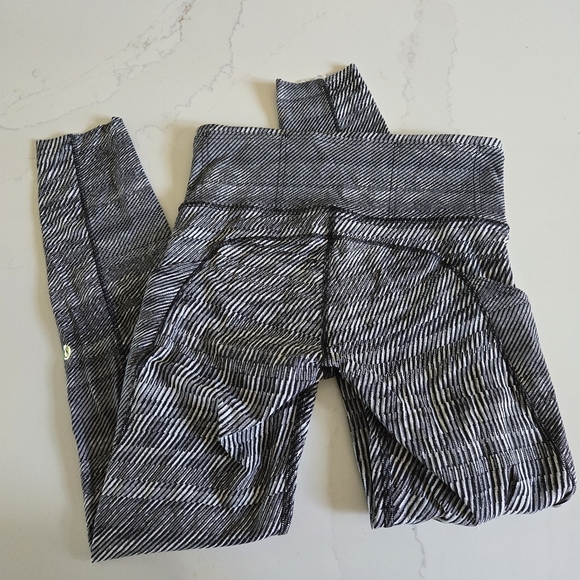 Lululemon SeaWheeze Fast and Free High-Rise Tight 25" Leggings 7/8 White Black 4 - Picture 6 of 10